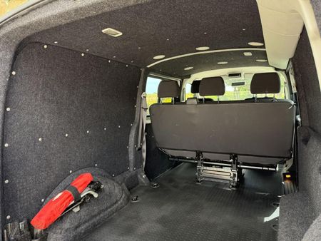 2018-Volkswagen-Transporter-T6-Crew-Bus-20-TDI-LWB-75kW-Panel-Van_11