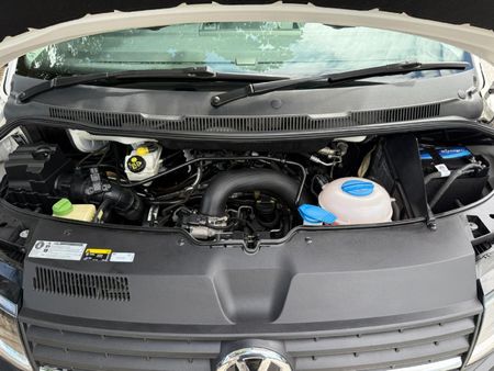 2018-Volkswagen-Transporter-T6-Crew-Bus-20-TDI-LWB-75kW-Panel-Van_12