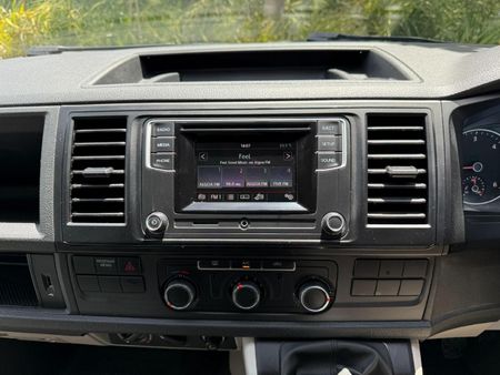 2018-Volkswagen-Transporter-T6-Crew-Bus-20-TDI-LWB-75kW-Panel-Van_25