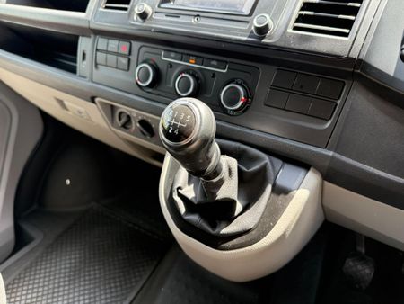 2018-Volkswagen-Transporter-T6-Crew-Bus-20-TDI-LWB-75kW-Panel-Van_26