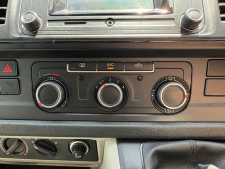 2018-Volkswagen-Transporter-T6-Crew-Bus-20-TDI-LWB-75kW-Panel-Van_27
