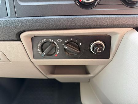 2018-Volkswagen-Transporter-T6-Crew-Bus-20-TDI-LWB-75kW-Panel-Van_28