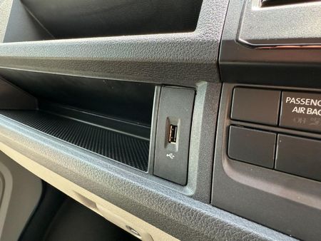 2018-Volkswagen-Transporter-T6-Crew-Bus-20-TDI-LWB-75kW-Panel-Van_29