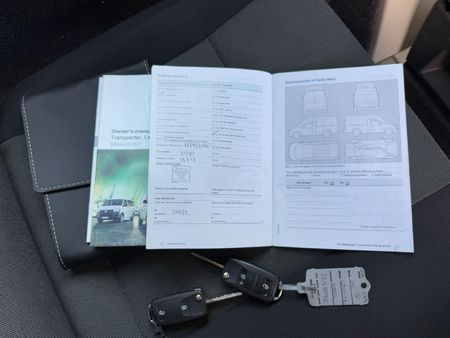 2018-Volkswagen-Transporter-T6-Crew-Bus-20-TDI-LWB-75kW-Panel-Van_35