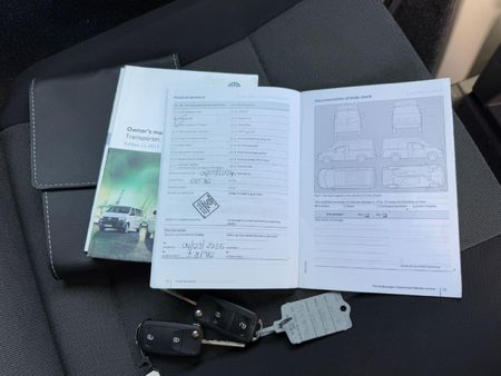 2018-Volkswagen-Transporter-T6-Crew-Bus-20-TDI-LWB-75kW-Panel-Van_39