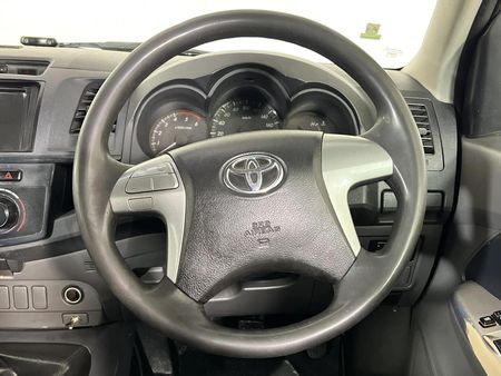 2013-Toyota-Hilux-25-D-4D-SRX-4x4-Double-Cab_12