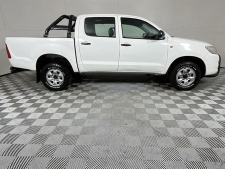 2013-Toyota-Hilux-25-D-4D-SRX-4x4-Double-Cab_15