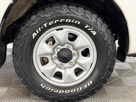 2013-Toyota-Hilux-25-D-4D-SRX-4x4-Double-Cab_4