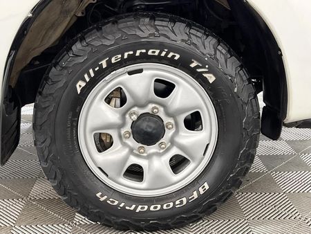 2013-Toyota-Hilux-25-D-4D-SRX-4x4-Double-Cab_5
