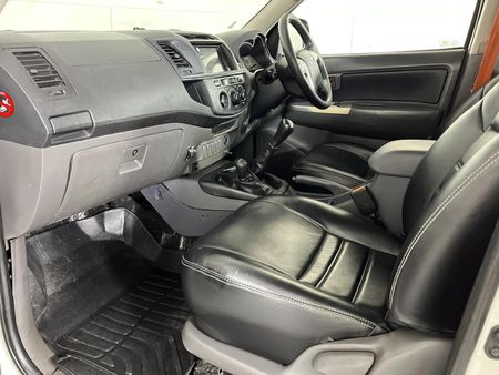 2013-Toyota-Hilux-25-D-4D-SRX-4x4-Double-Cab_8