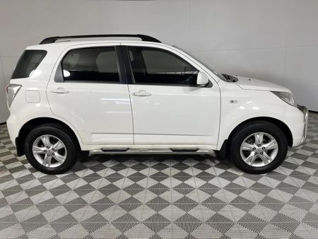 2011-Daihatsu-Terios-4x4_11