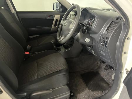 2011-Daihatsu-Terios-4x4_8