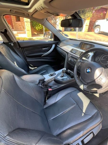2012-BMW-3-Series-320i-Modern-Auto_7
