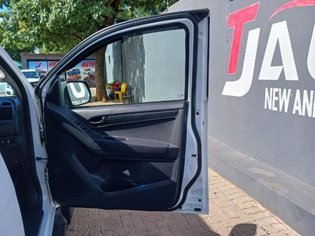 2015-Isuzu-KB-250-D-Teq-HO-LE-Double-Cab_12