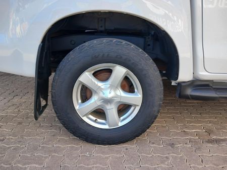 2015-Isuzu-KB-250-D-Teq-HO-LE-Double-Cab_13