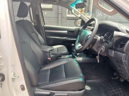 2023-Toyota-Hilux-24-GD-6-Raider-4x4-Double-Cab_9