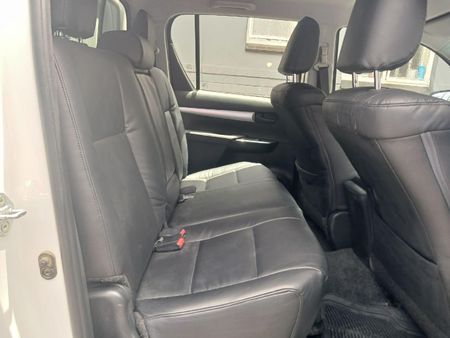2023-Toyota-Hilux-24-GD-6-Raider-4x4-Double-Cab_10