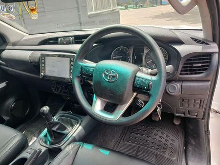 2023-Toyota-Hilux-24-GD-6-Raider-4x4-Double-Cab_7