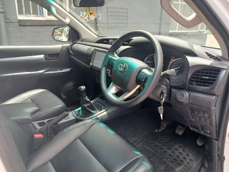 2023-Toyota-Hilux-24-GD-6-Raider-4x4-Double-Cab_8