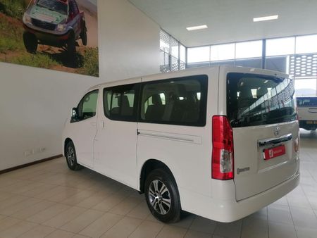 2024-Toyota-Quantum-28-GL-11-seat_9