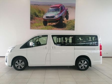 2024-Toyota-Quantum-28-GL-11-seat_10