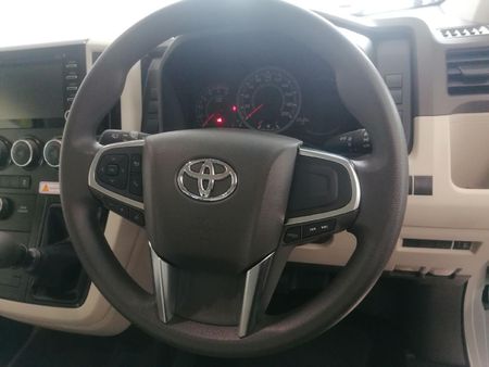 2024-Toyota-Quantum-28-GL-11-seat_13