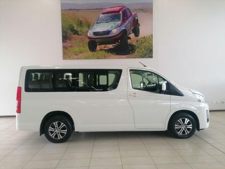 2024-Toyota-Quantum-28-GL-11-seat_2