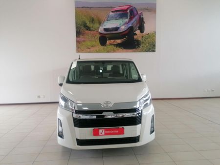 2024-Toyota-Quantum-28-GL-11-seat_3