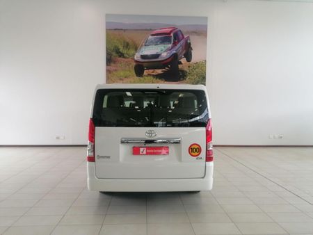 2024-Toyota-Quantum-28-GL-11-seat_4