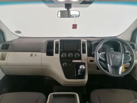 2024-Toyota-Quantum-28-GL-11-seat_5