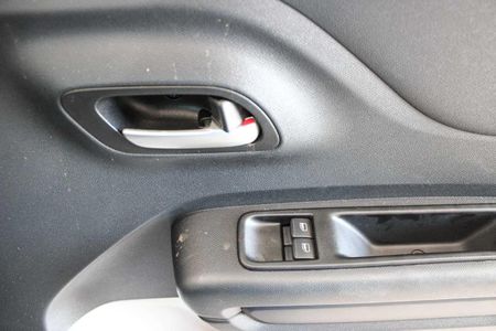 2025-Citroen-C3-12-Feel_10
