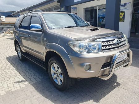 2010-Toyota-Fortuner-30-D-4D-Raised-Body-Auto_0