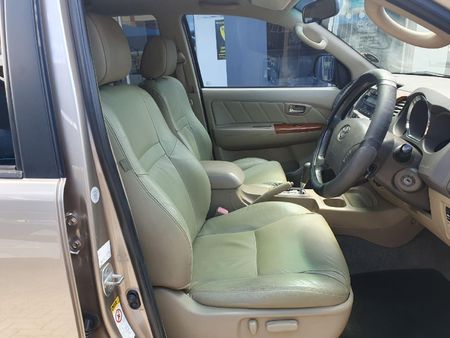 2010-Toyota-Fortuner-30-D-4D-Raised-Body-Auto_4