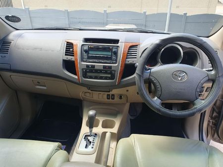2010-Toyota-Fortuner-30-D-4D-Raised-Body-Auto_6