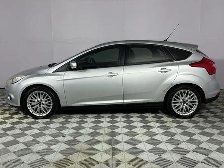 2012-Ford-Focus-16-Ti-VCT-Trend-5-dr_15