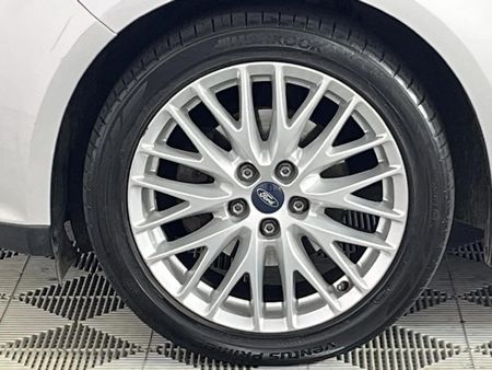 2012-Ford-Focus-16-Ti-VCT-Trend-5-dr_4