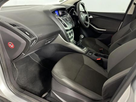 2012-Ford-Focus-16-Ti-VCT-Trend-5-dr_8