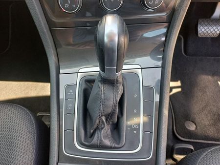 2019-Volkswagen-Golf-VII-14-TSI-Comfortline-Auto_12