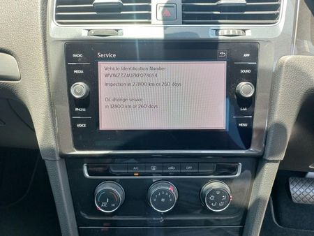 2019-Volkswagen-Golf-VII-14-TSI-Comfortline-Auto_13