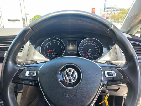 2019-Volkswagen-Golf-VII-14-TSI-Comfortline-Auto_14