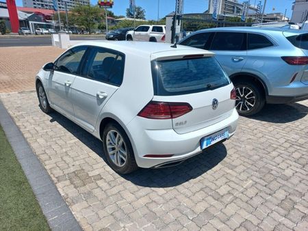 2019-Volkswagen-Golf-VII-14-TSI-Comfortline-Auto_4
