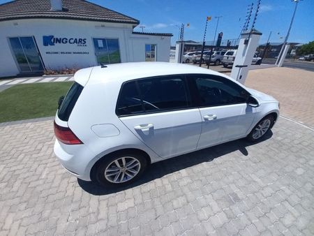 2019-Volkswagen-Golf-VII-14-TSI-Comfortline-Auto_7