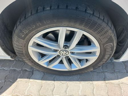 2019-Volkswagen-Golf-VII-14-TSI-Comfortline-Auto_8