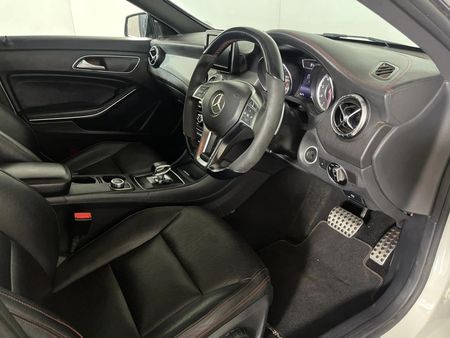 2014-Mercedes-AMG-CLA-45-AMG_9