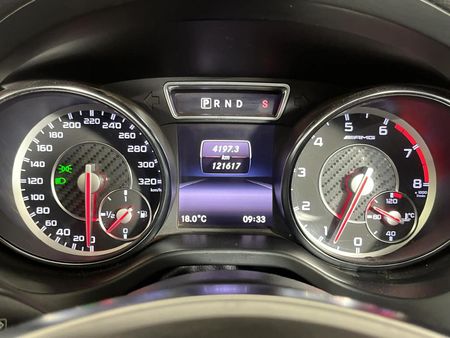2014-Mercedes-AMG-CLA-45-AMG_2