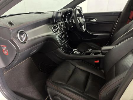 2014-Mercedes-AMG-CLA-45-AMG_8