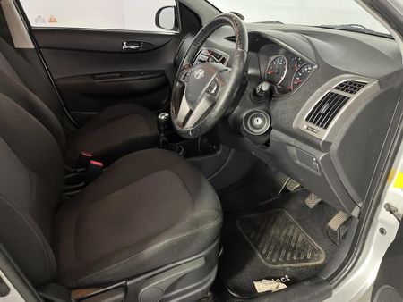 2014-Hyundai-i20-14-Glide_9