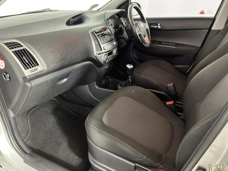 2014-Hyundai-i20-14-Glide_8