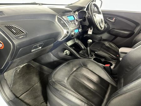 2011-Hyundai-ix35-20-GLS-Executive_8