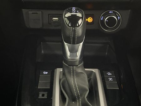 2023-Isuzu-D-Max-30-DDI-V-Cross-HR-4x4-Auto-Double-Cab_4
